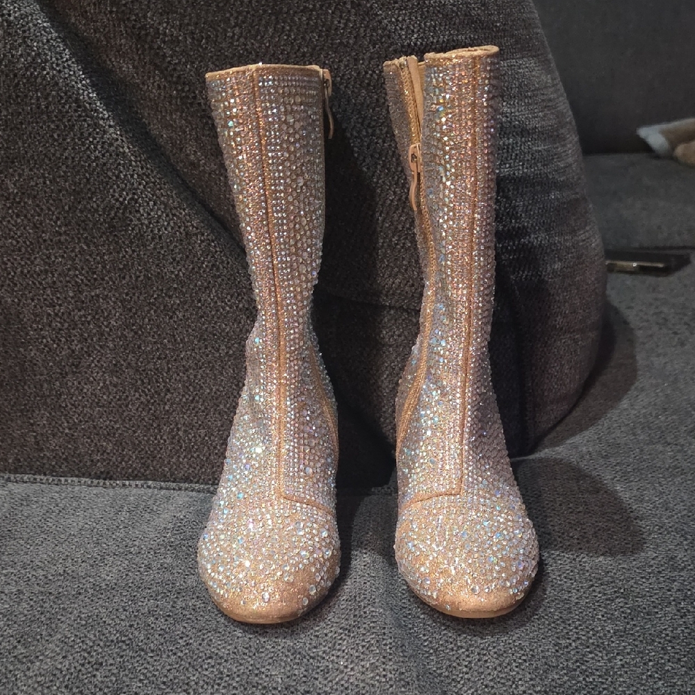 Girls rhinestone round toe chunky heel boot, size 1